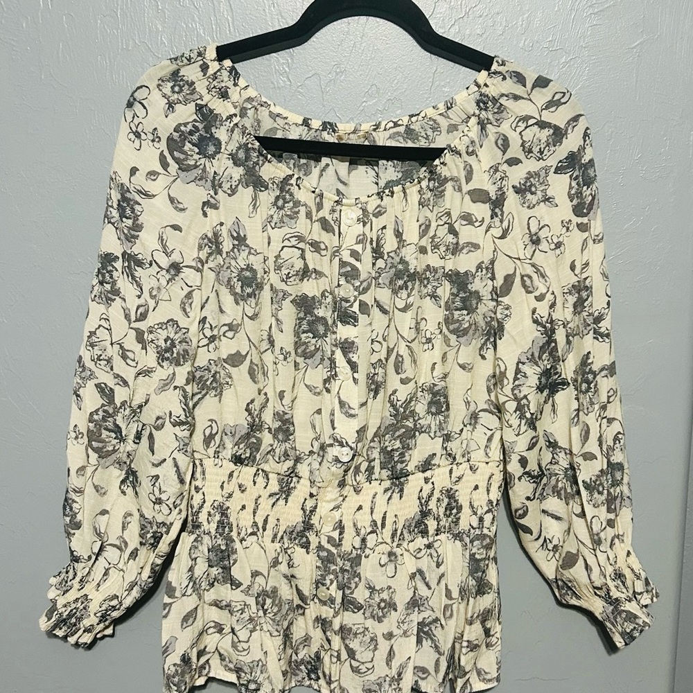 Cato Cream and Gray Puff Sleeve Smocked Blouse